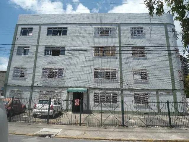 Prático apartamento entre os bairros de Santo Amaro e Espinheiro em Recife-PE