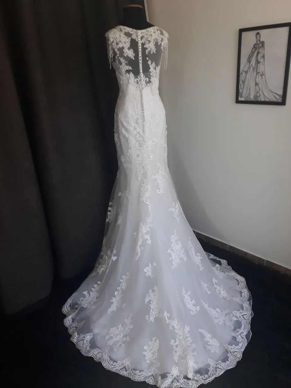 Vestido de noiva elegante com detalhes em renda - Foto 4