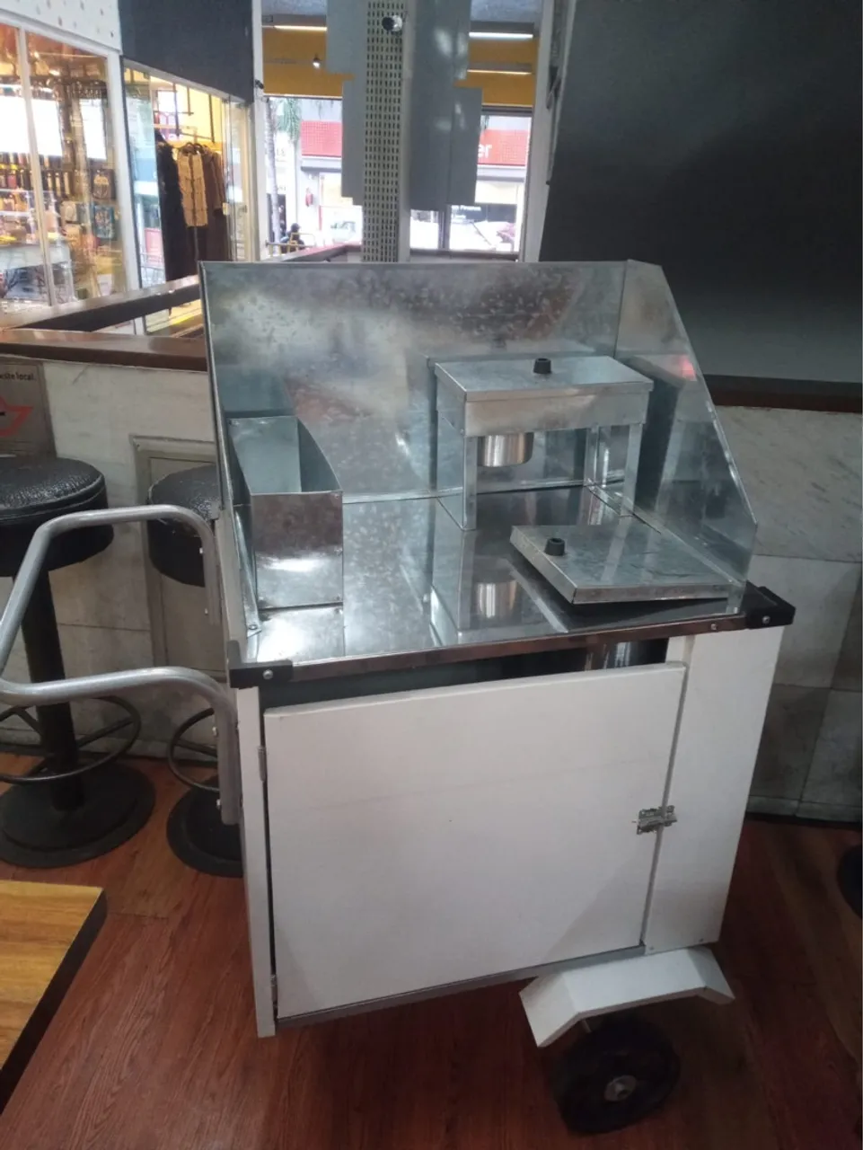 Carrinho de serviço para lanchonete/restaurante