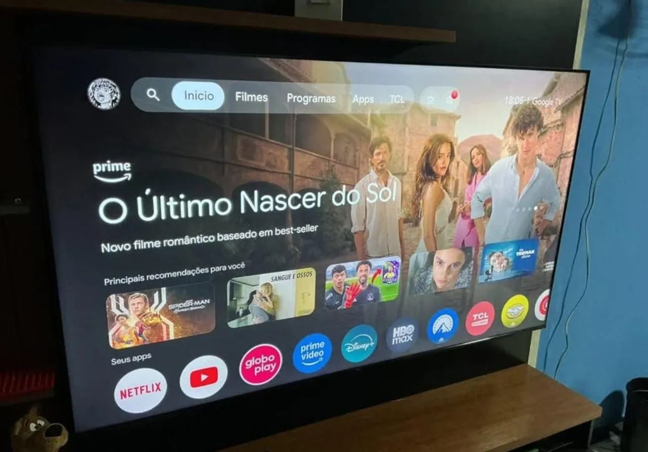 Vende-se TV 65 polegadas 4K semi nova