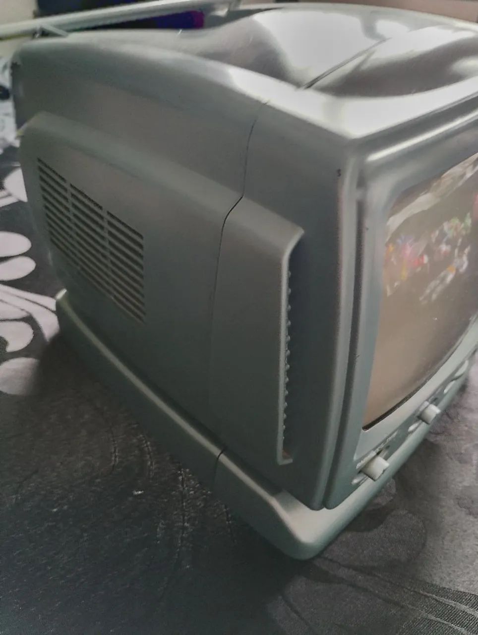 Tv antiga para enfeite com mal funcionamento  - Foto 3