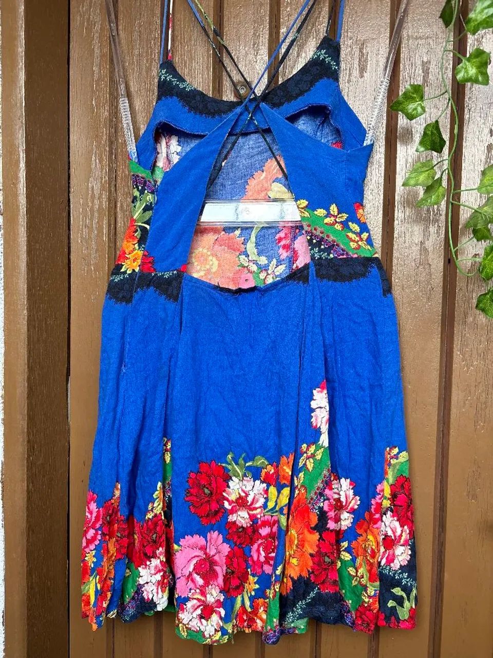 vestido farm azul estampado floral - Foto 4