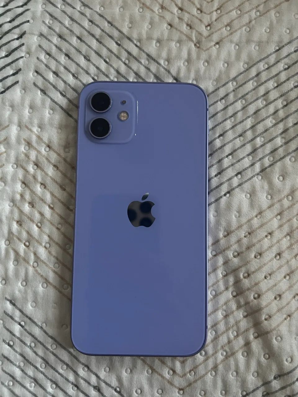 iPhone 12 lilás 64gb