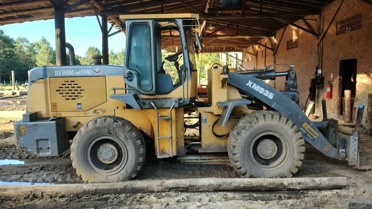 PÁ CARREGADEIRA XM 935