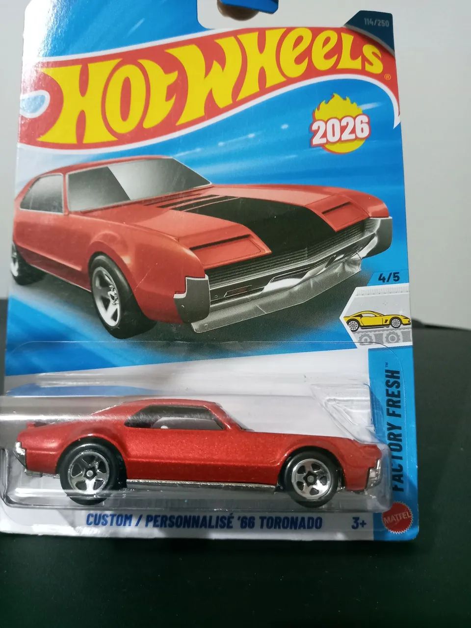 Dupla hotwheels toronado 66 e porche taycan turbo s - Foto 2