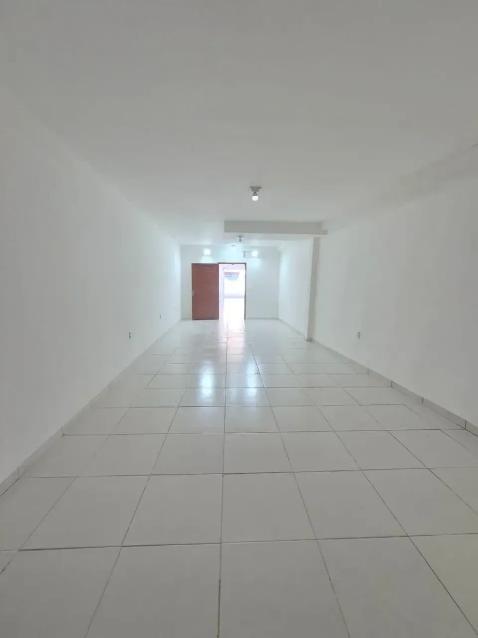 Alugo ponto comercial na Pajuçara com 90m², na melhor área comercial próximo a Roda Gigant - Foto 4