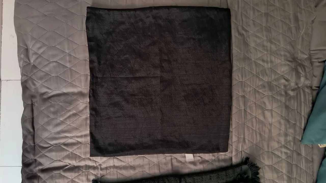 Capa para almofadas pretas - Foto 2
