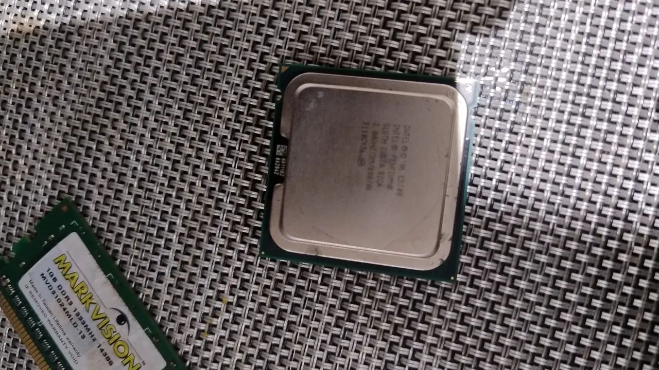 Vendo 2 processadores, 2 cooler e 1 memória. - Foto 5