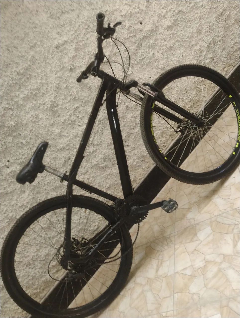 Bicicleta Tracker Aro 29. Precisa colocar corrente no lugar e regular freios. - Foto 5