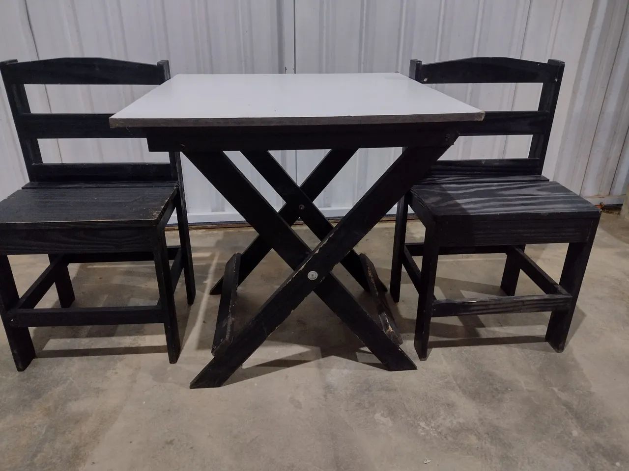 Mesa de madeira com cadeiras - Foto 3