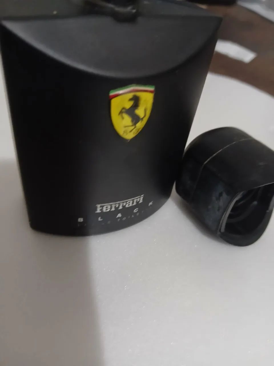 Vendo vasilha vazia do perfume ferrari - Foto 2