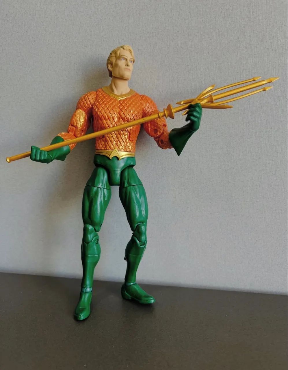 AQUAMAN - DC ESSENTIALS