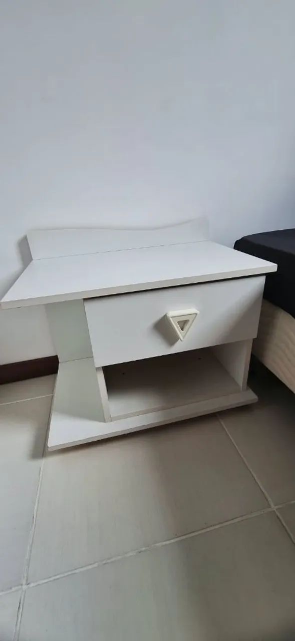 Mesa de Cabeceira em MDF