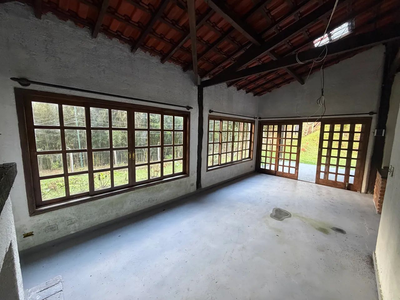Chácara Exclusiva com Casa, Lago, Piscinas e Nascente - 10.000 m² - Foto 3