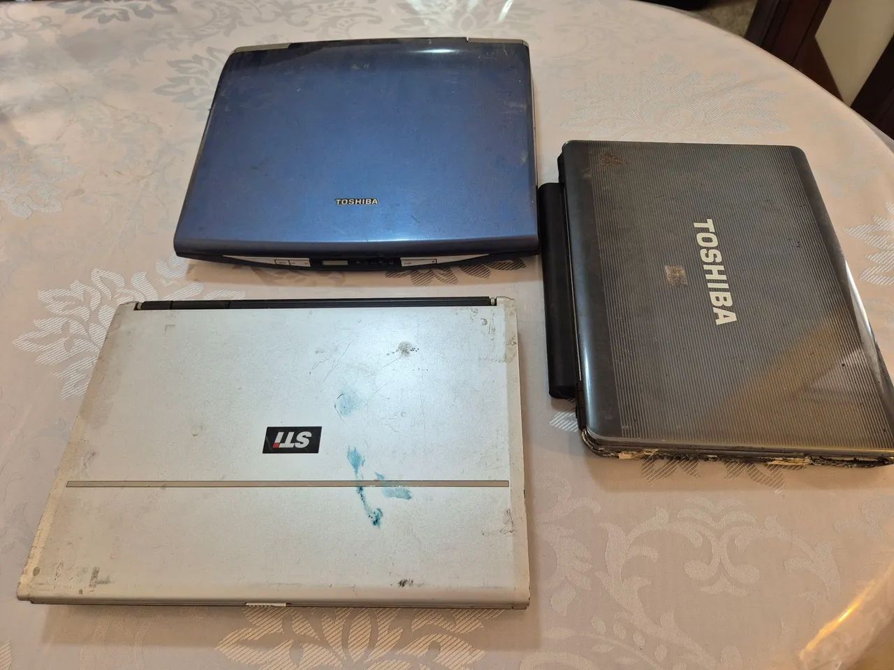 Lote 3 notebooks Toshiba STI com defeito