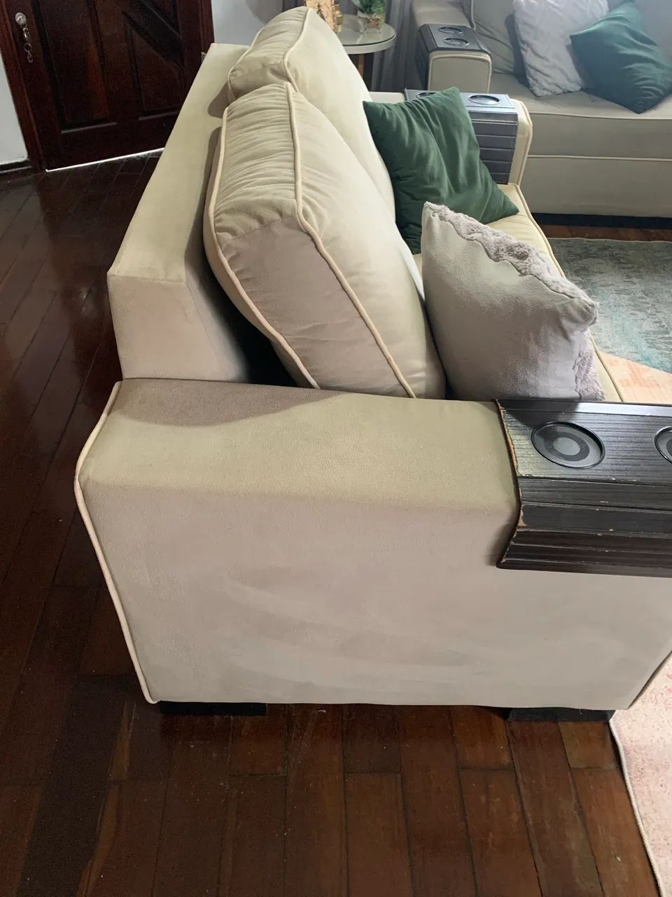 Vendo sofá de três lugares e dois lugares comprei moveis del verde - Foto 3