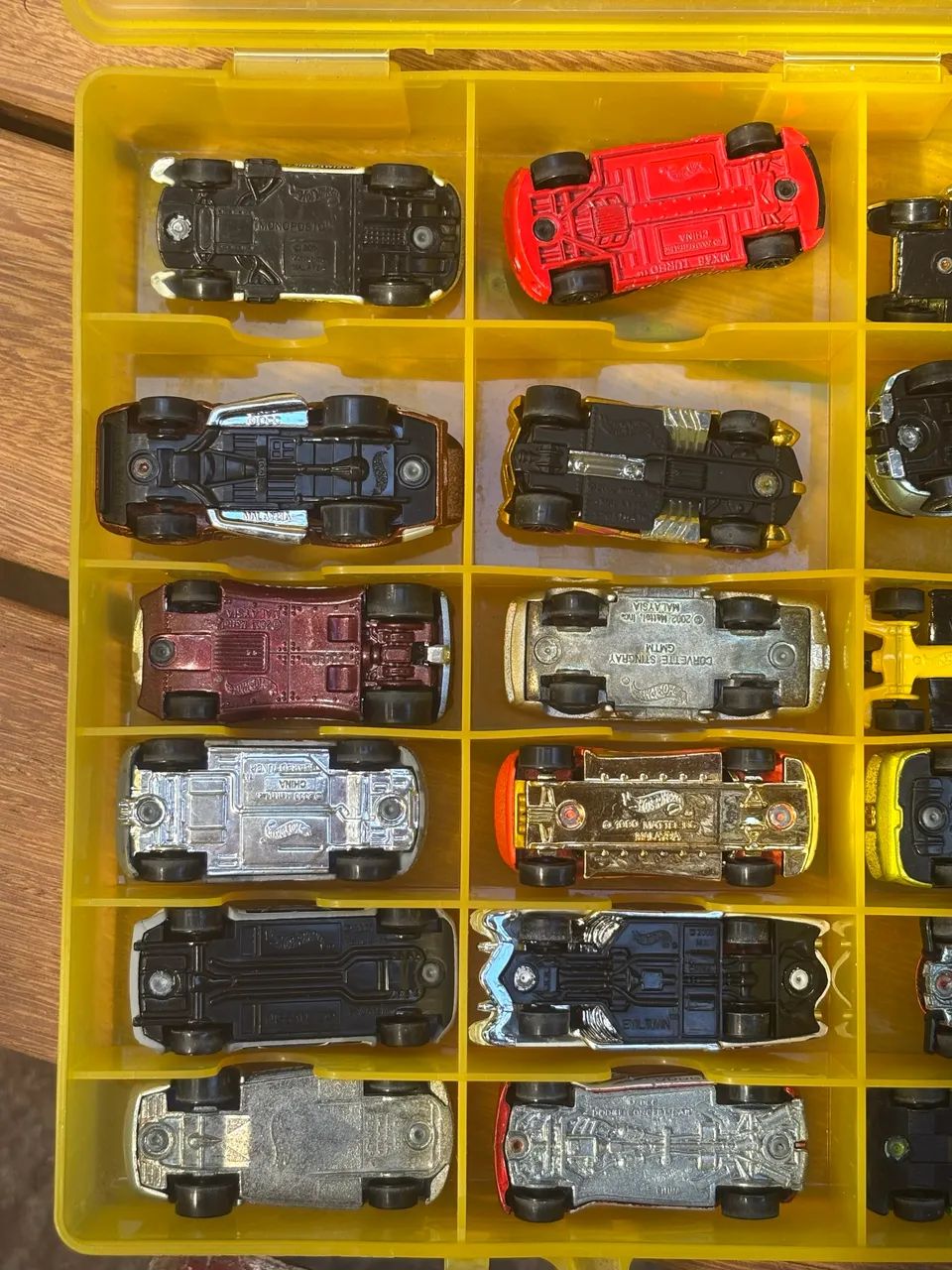 24 Carrinhos de coleção Hot Wheels - Foto 2