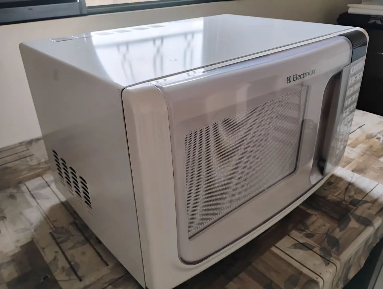 Microondas Eletrolux 31 lts - Foto 2