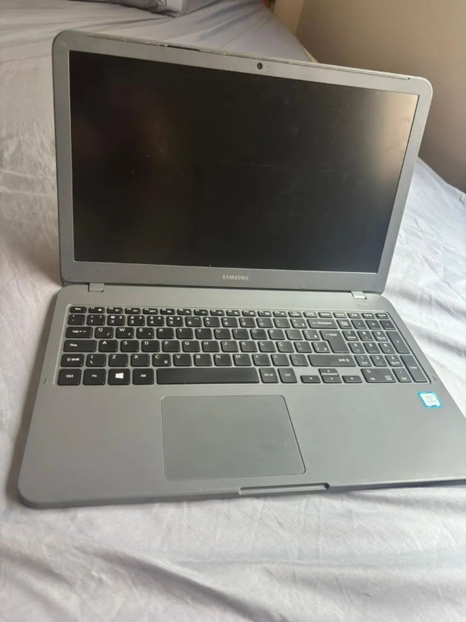 Samsung Essentials E30