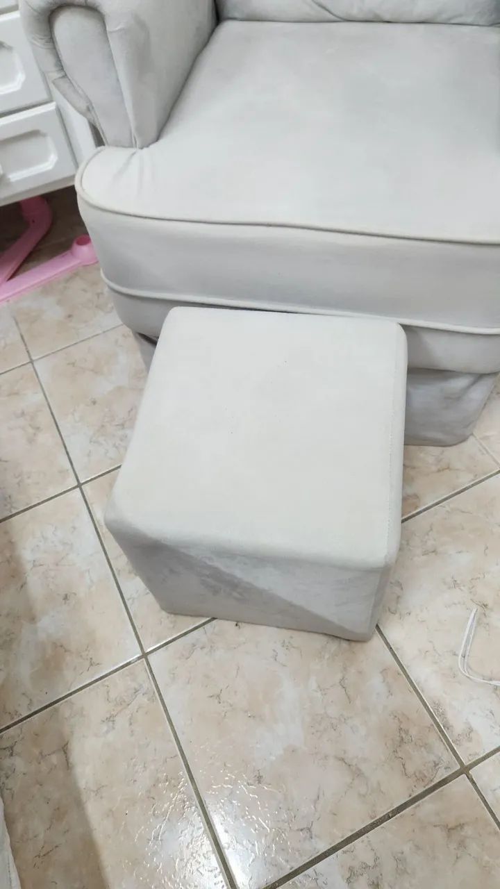 Poltrona de amamentação com puff - Foto 4