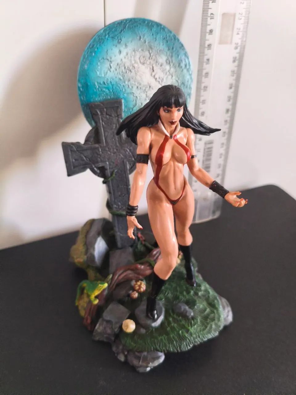 Diorama Action Figure - Vampirella - Moore Creations - Foto 3