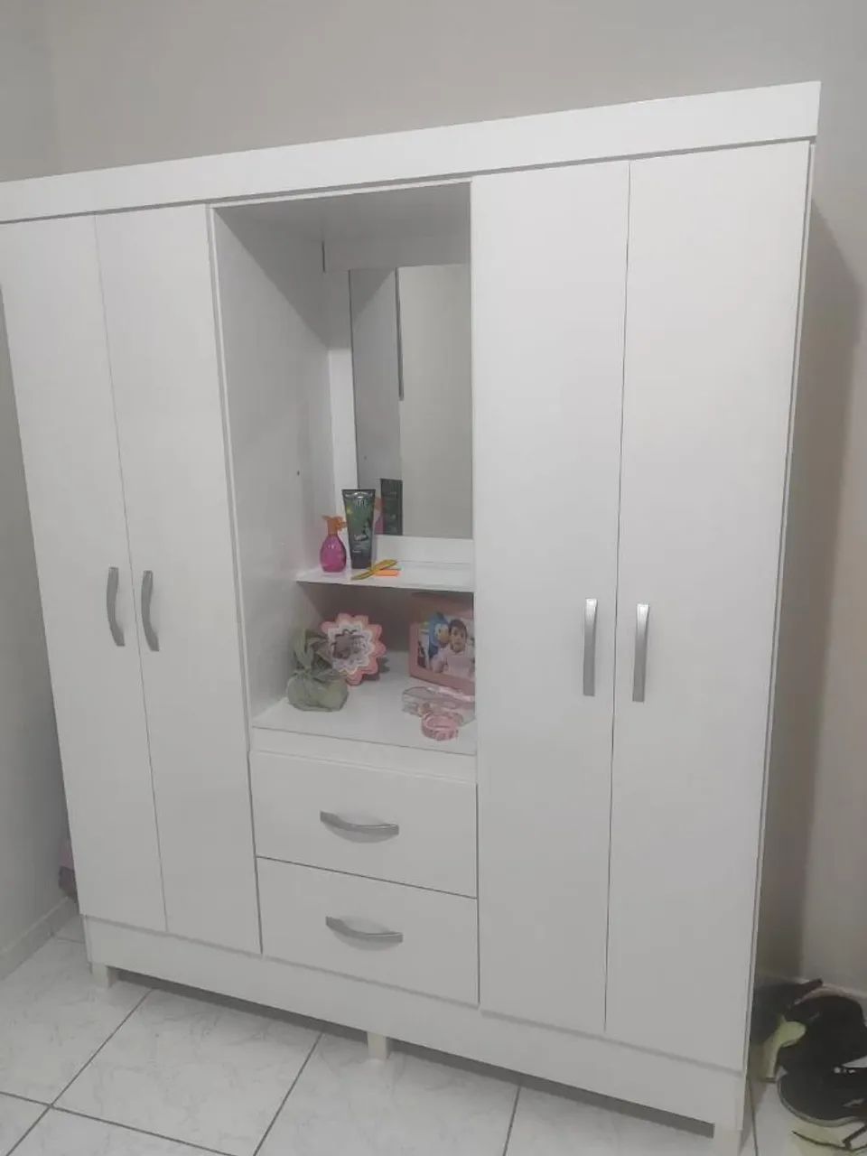 Guarda roupa novo