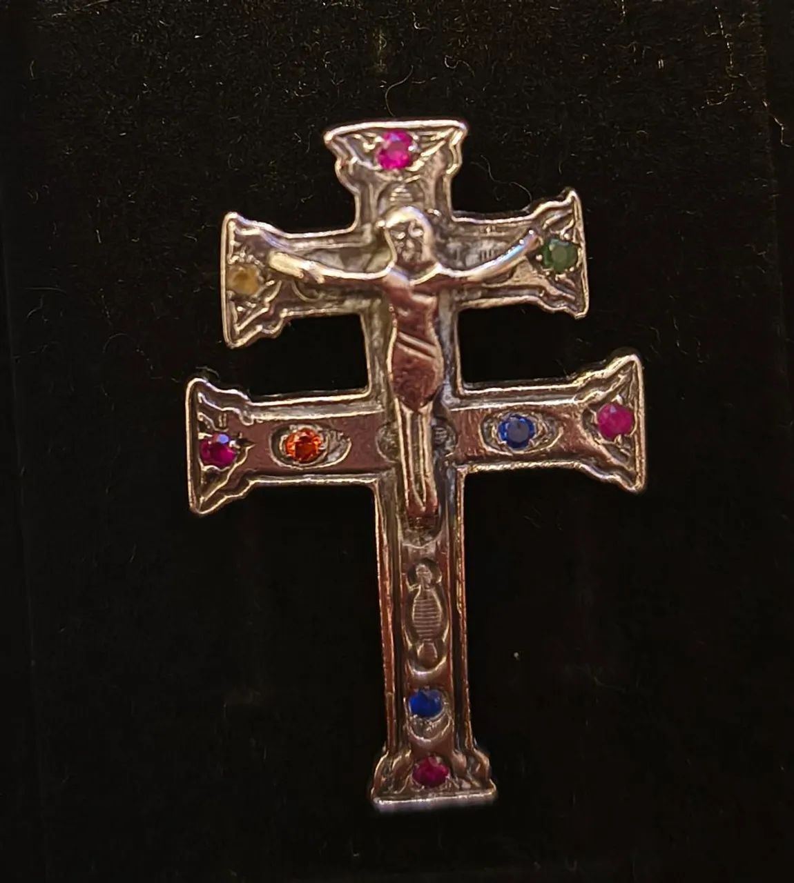 Pingente Cruz de Caravaca com pedras e prata