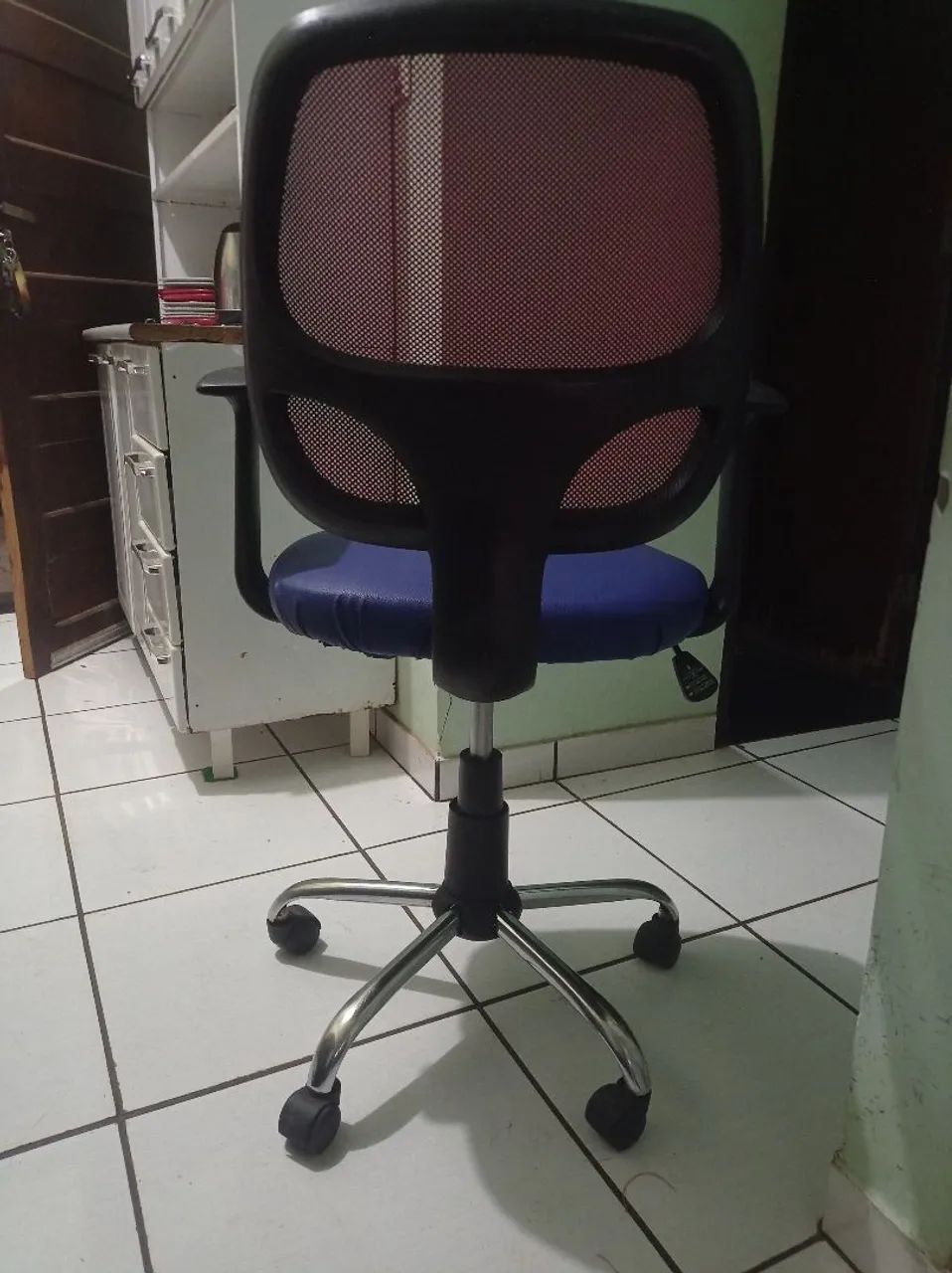 Cadeira escritório com amortecedor  - Foto 3