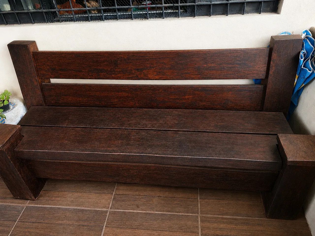 Banco de madeira maciça