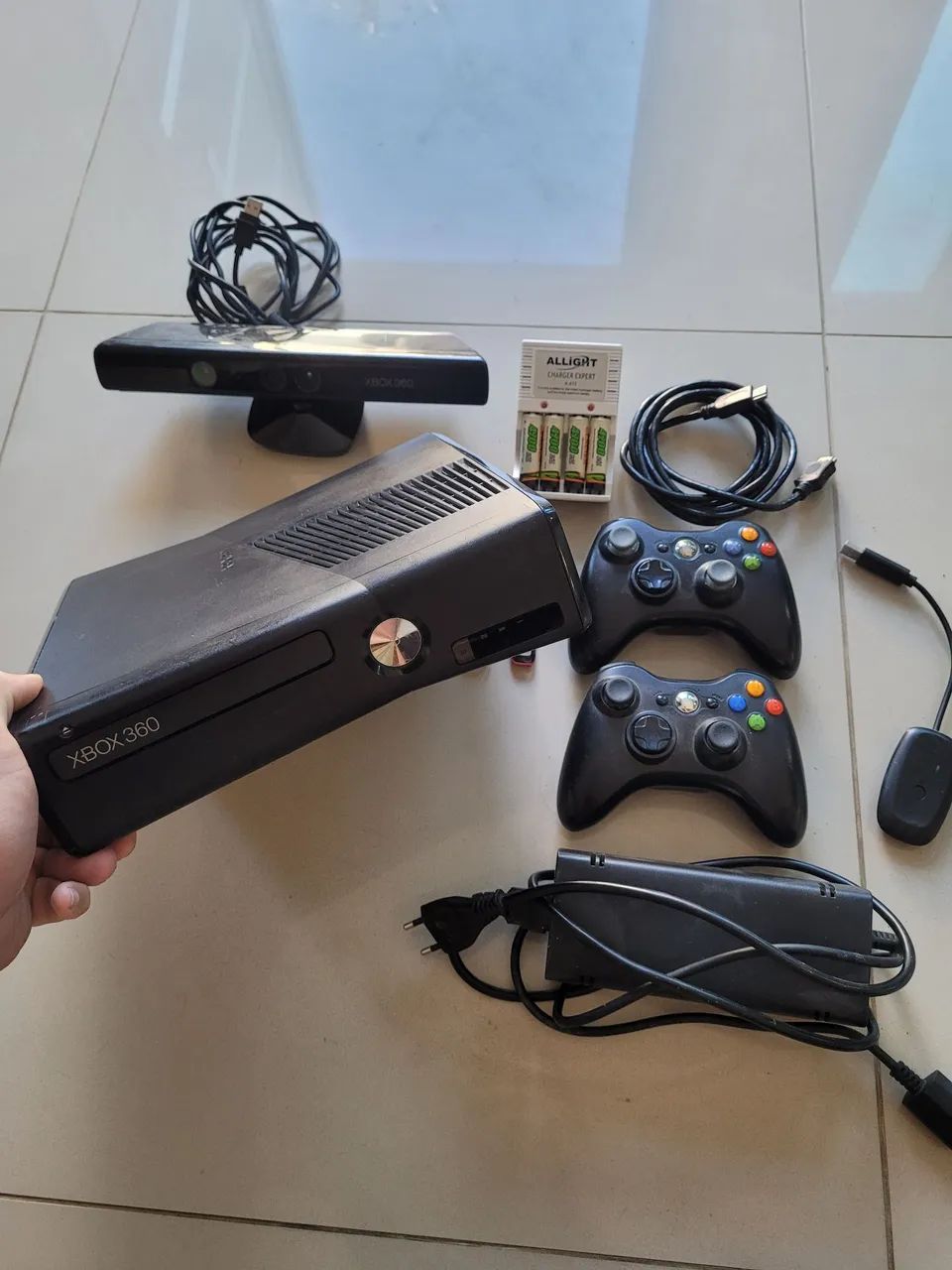 XBOX 360 + 2 CONTROLES E VÁRIOS JOGOS