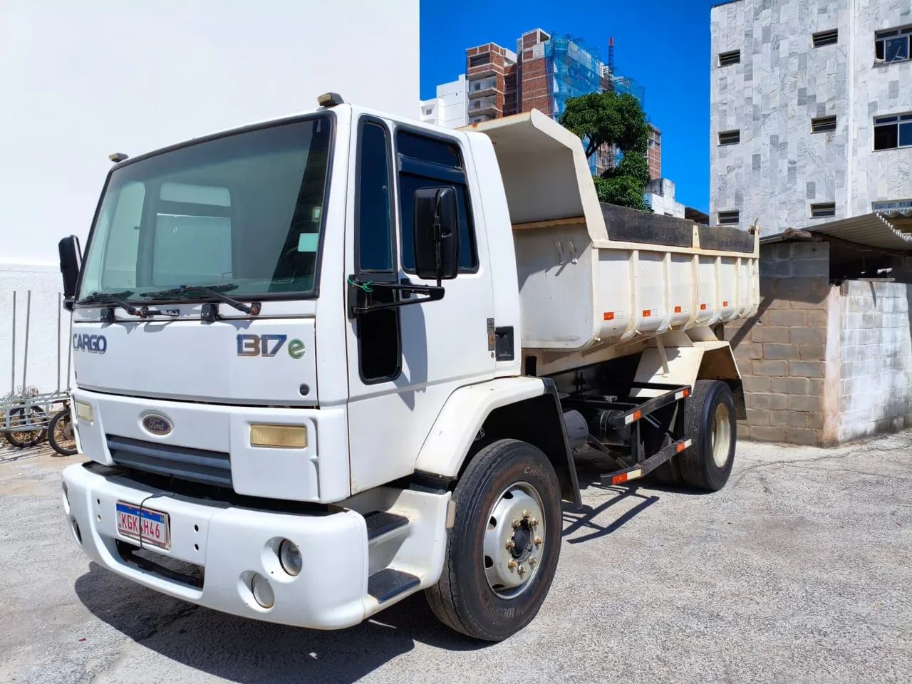 Ford Cargo 1317 caçamba