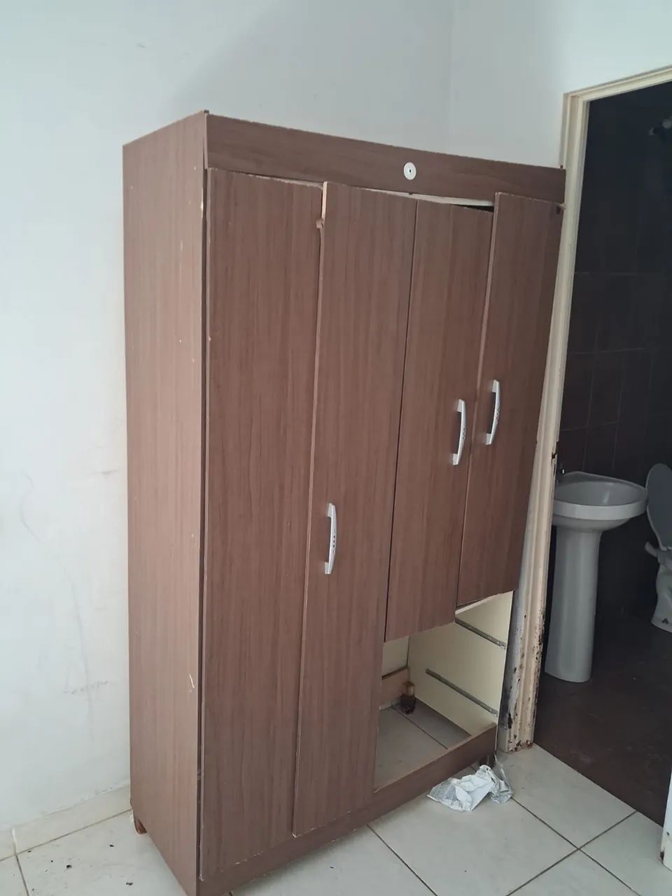 Guarda roupa e balcão de cooktop 