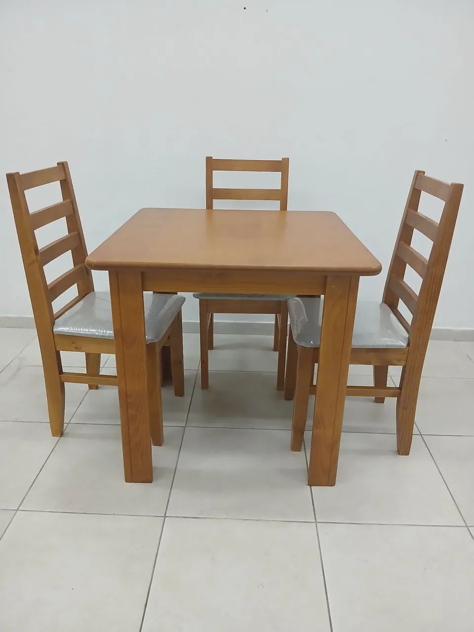 Conjunto mesa com 4 cadeiras.  - Foto 2