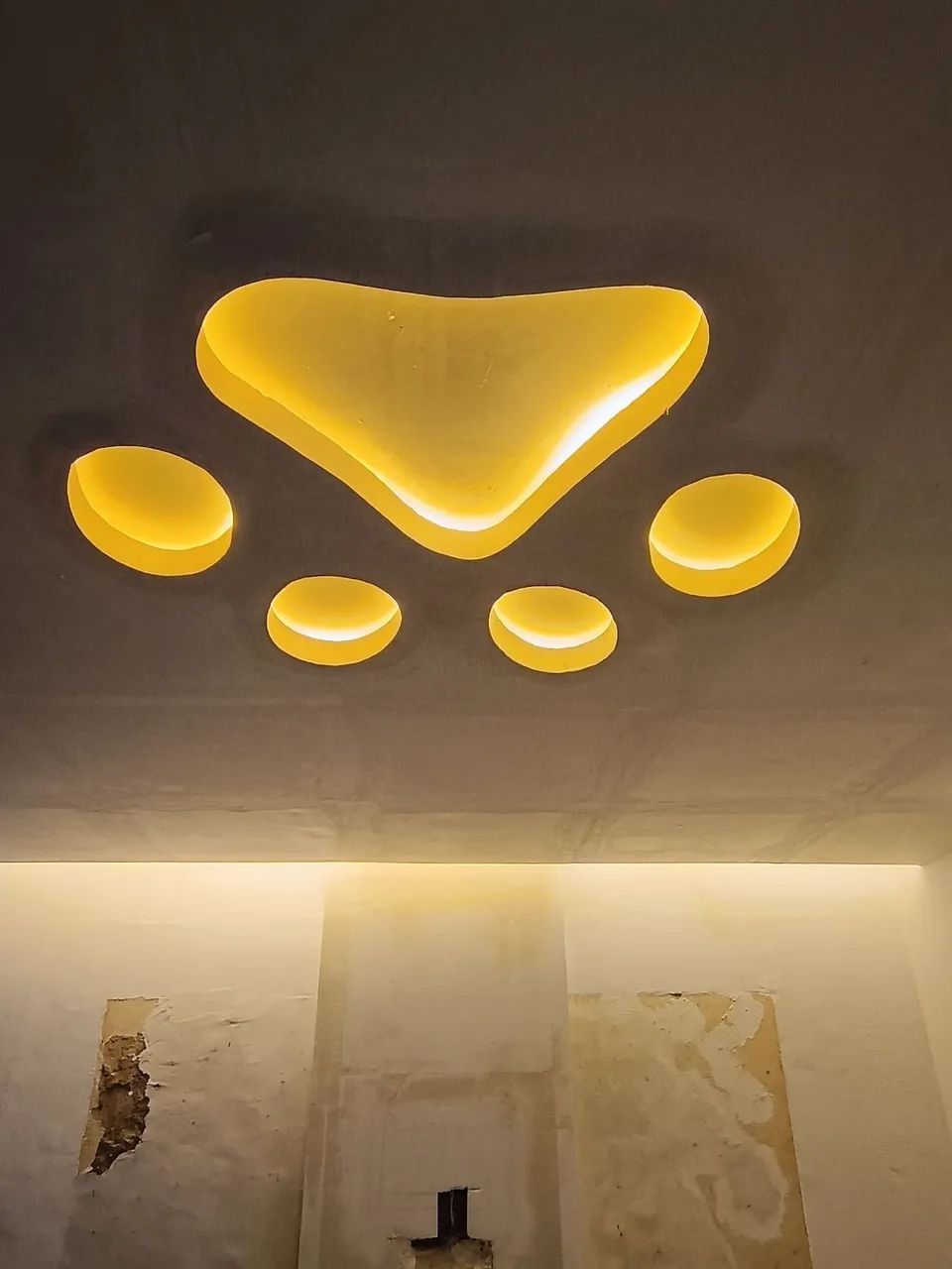 Tudo em gesso e iluminação 