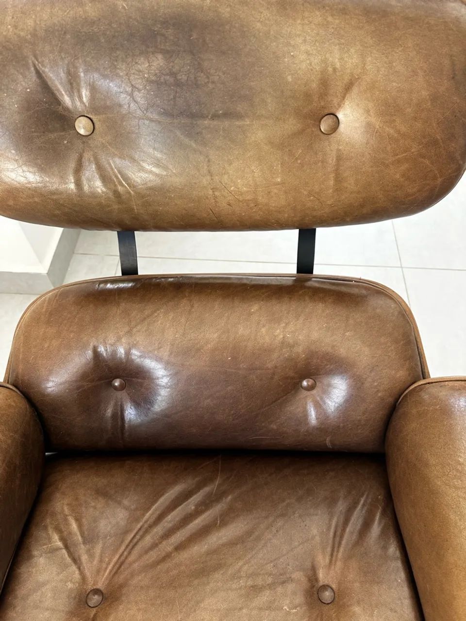 Poltrona com Puff Charles Eames Lounge Chair Madeira Moldada  Tok Stock  - Foto 3