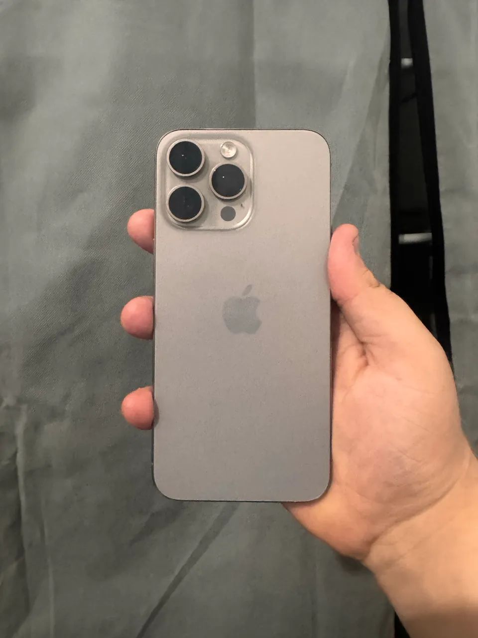 IPHONE 15 pro Max cor titânio com 80% de bateria  - Foto 3