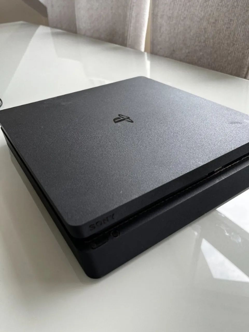 Playstation 4 em EXCELENTE estado + 2 controles ORIGINAIS + Cabos originais - Foto 2