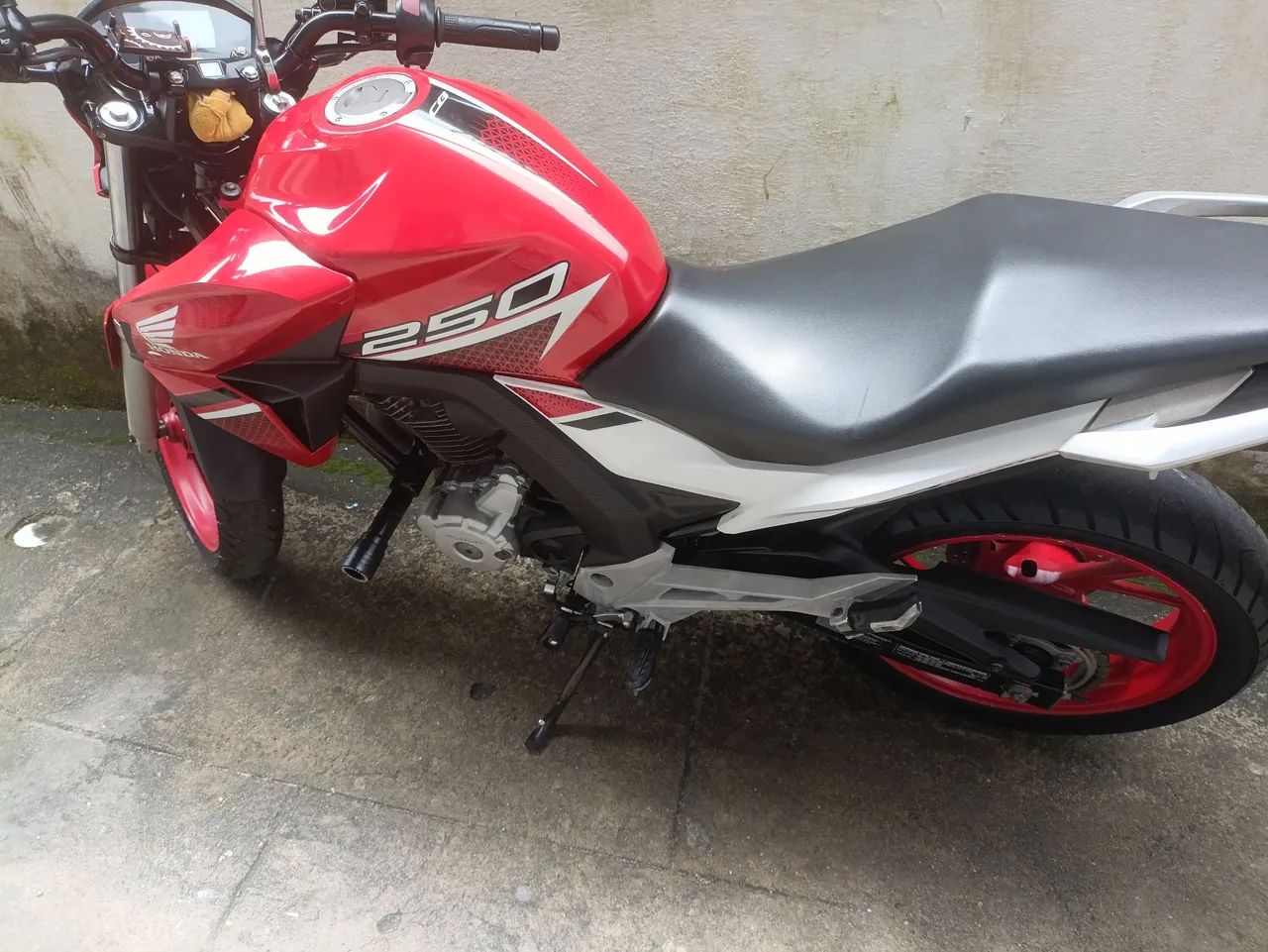 Cb Twister F com ABS  - Foto 5