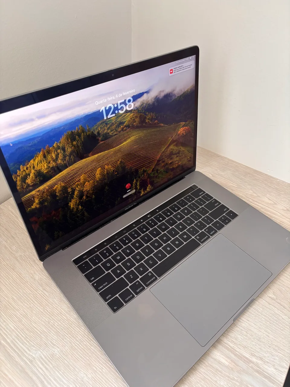 macbook pro touch bar 2016