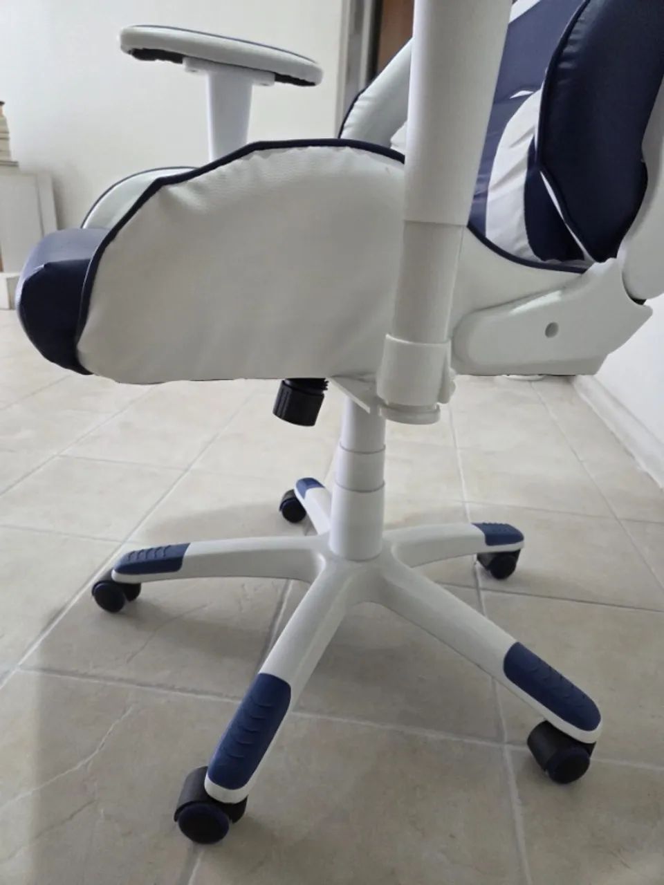 Cadeira Gamer MyMax Azul Caneta Seminova com 8 meses de uso. Veja! - Foto 4