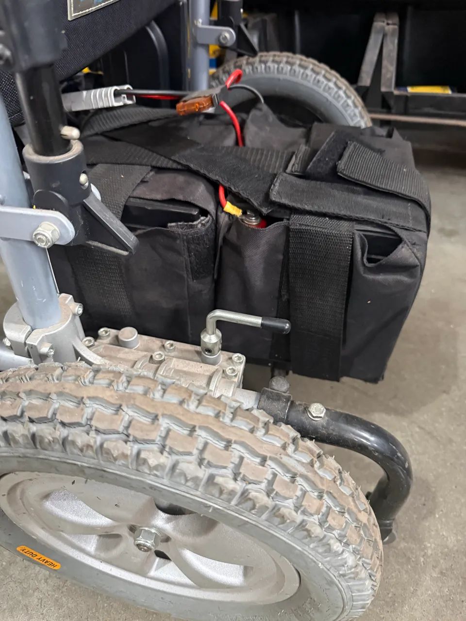 Cadeira de roda motorizada 2 meses de uso  - Foto 4