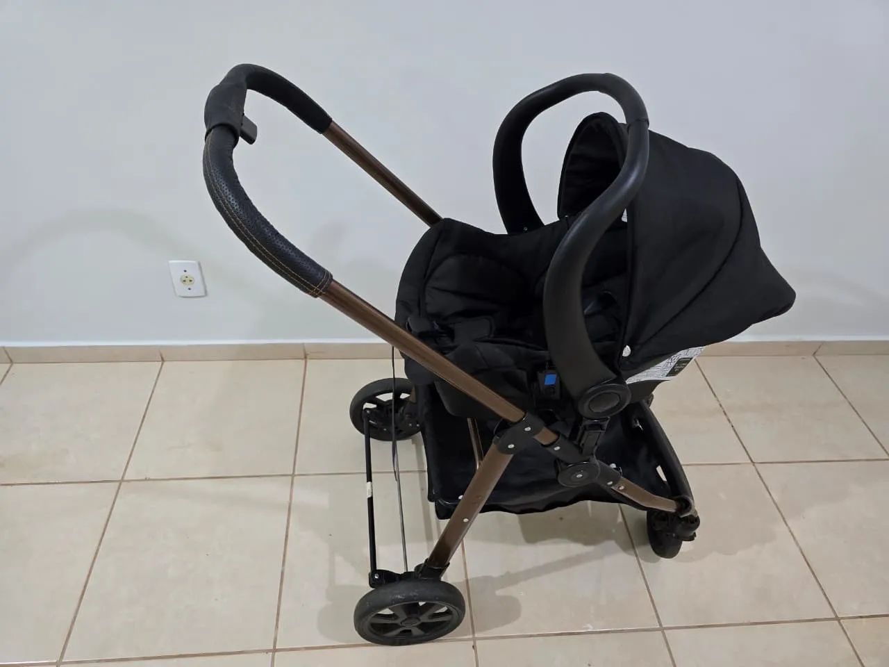 Carrinho com bebe conforto galzerano pouco usado - Foto 2