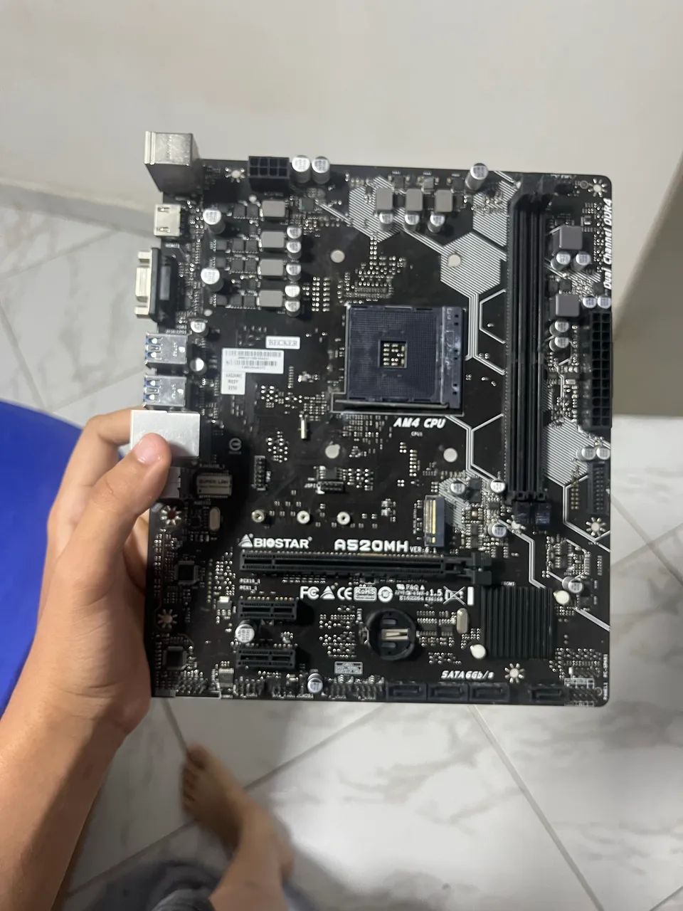 Placa-Mãe Gigabyte A520M K V2 AM4 (Com Defeito / Entrou Água) - Foto 2