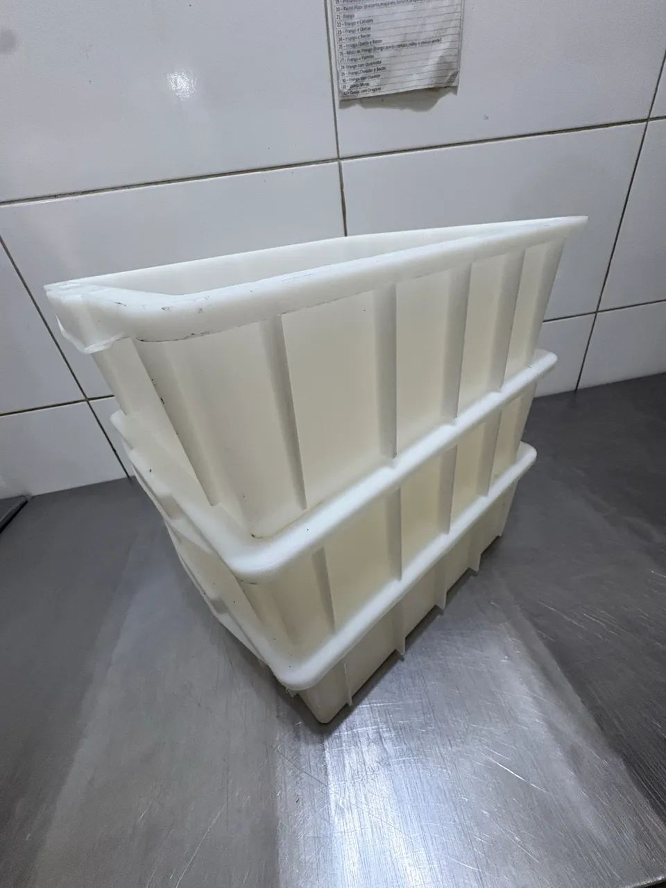 Caixa Plastica Preta 15 Litros Fechada Com Tampa