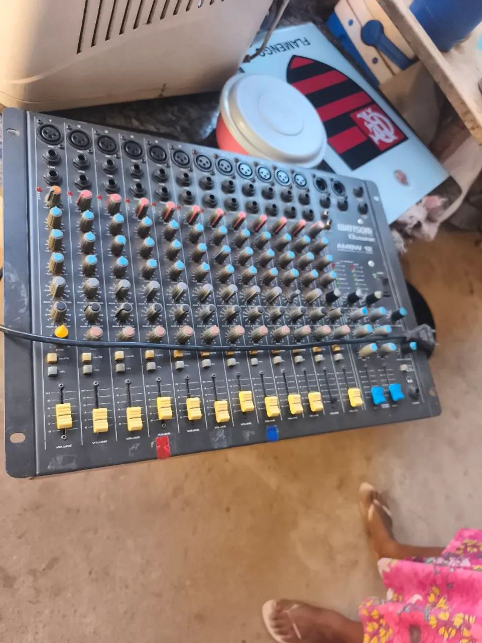Vende se mesa de som