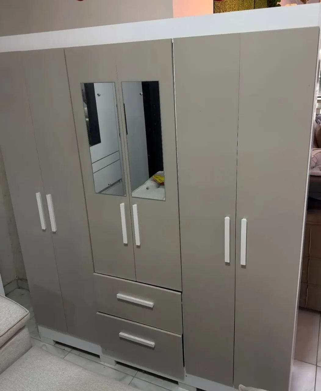 Guarda roupa de casal com espelho 