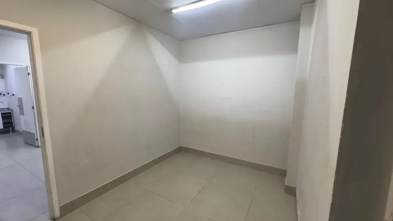 Aluga-se salão comercial com estacionamento próximo ao shopping internacional - Foto 5