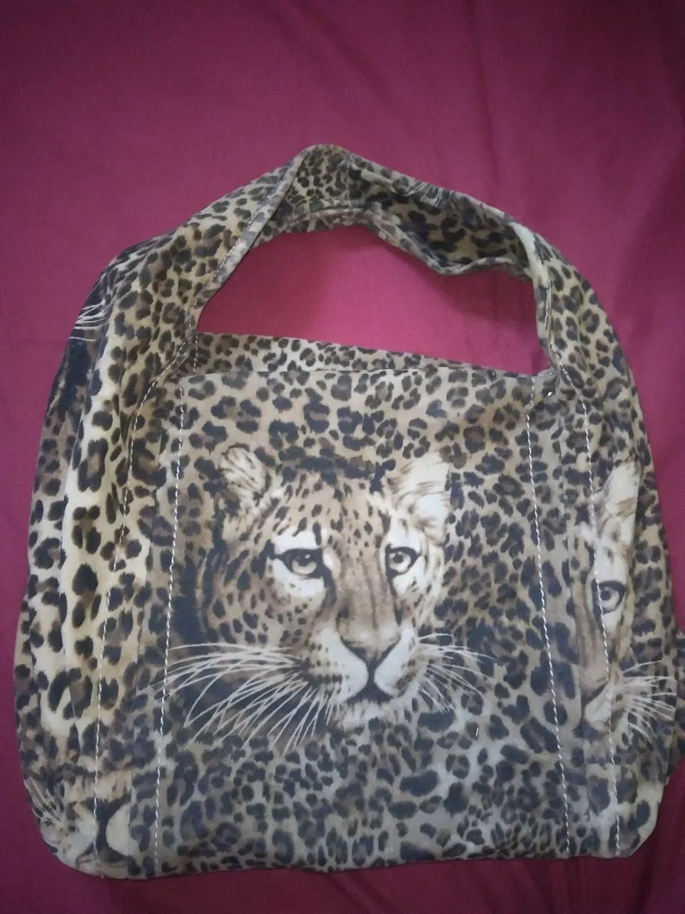 Bolsa Camursada Estampa de onça  - Foto 5