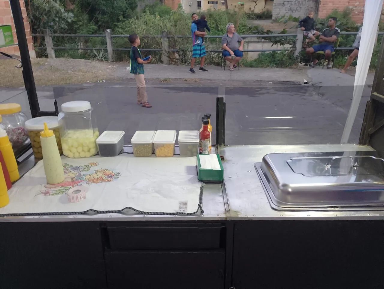 Vendo carrinho de cachorro quente  e churrasquinho completo  - Foto 2