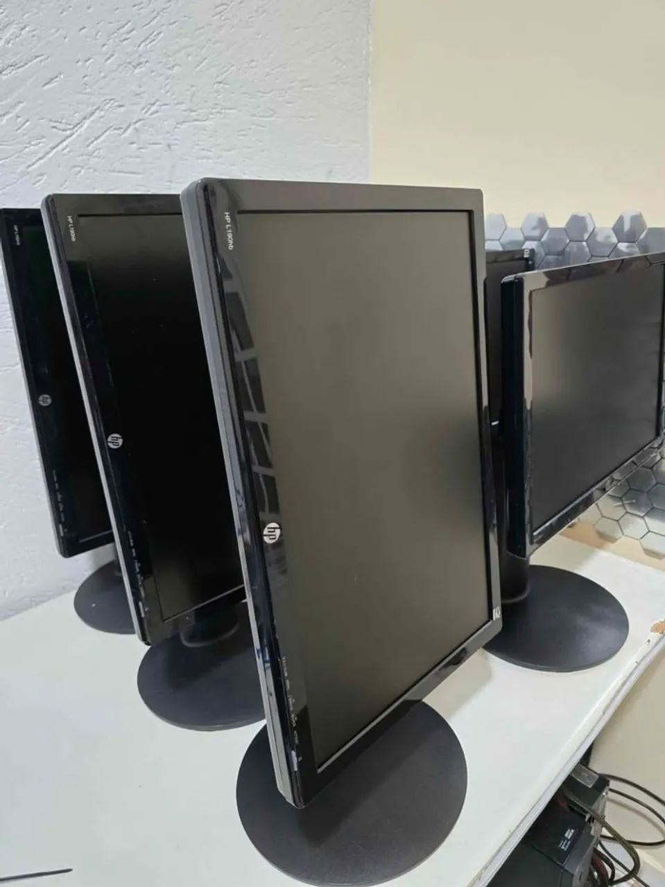 monitor 19 polegadas base giratória  e regulável - Foto 2